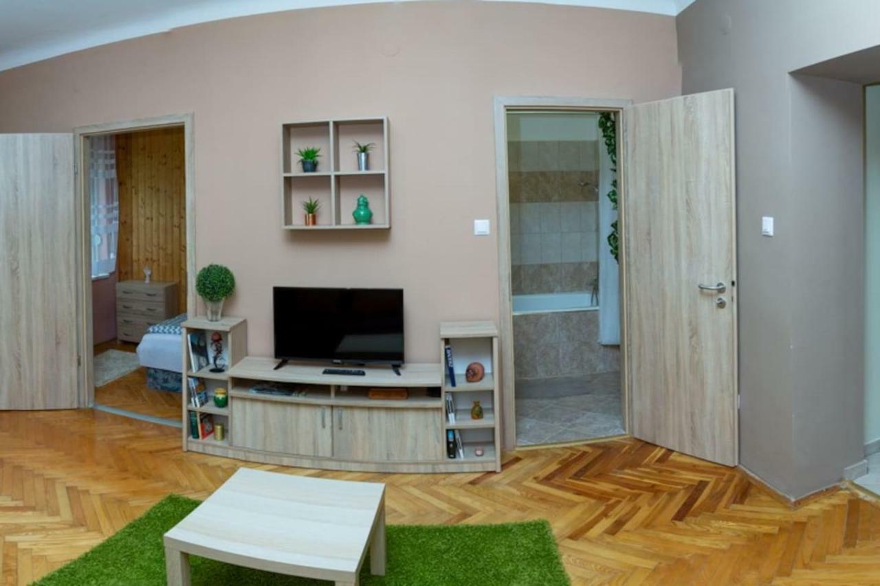 Koroesi Apartman ペーチ エクステリア 写真
